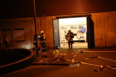 BERGLEN: Kellerbrand in der Klaeranlage - Feuerwehr im Einsatz